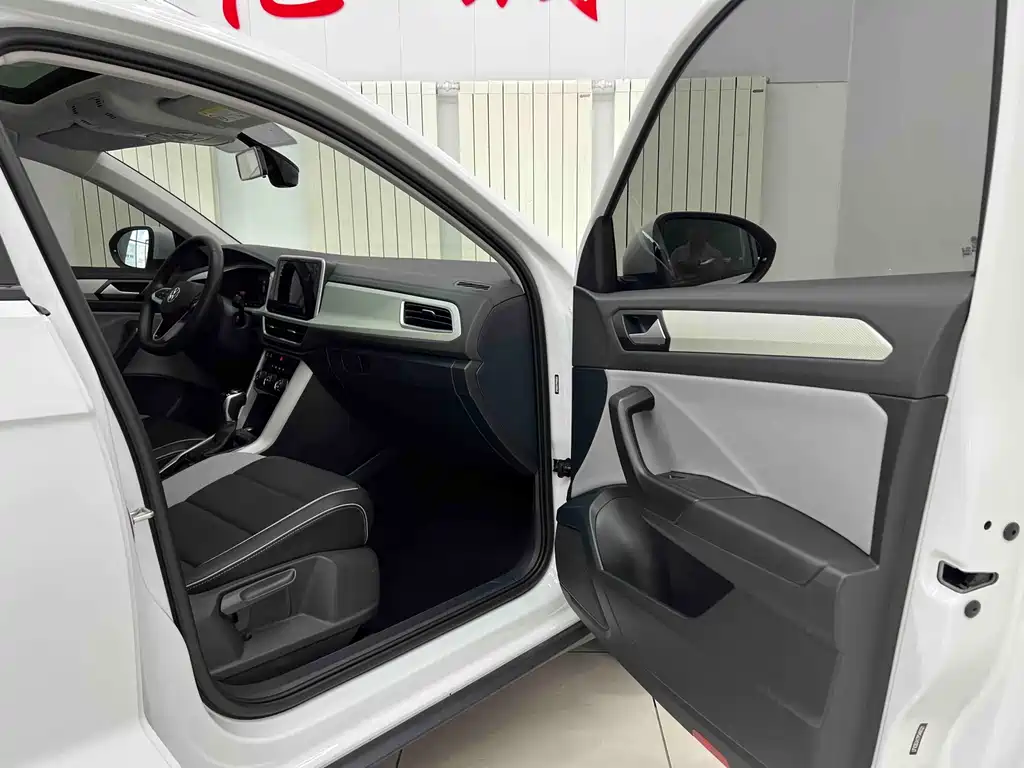 Volkswagen T-Roc 2023 — фото 21
