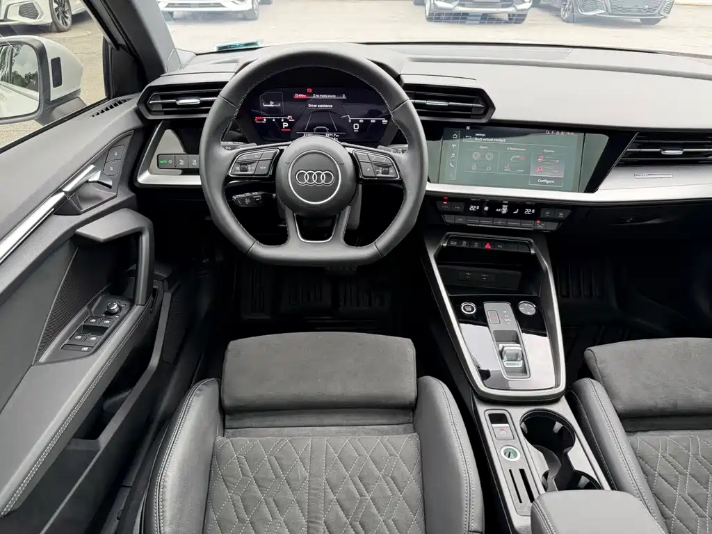Audi A3 2023 — фото 18