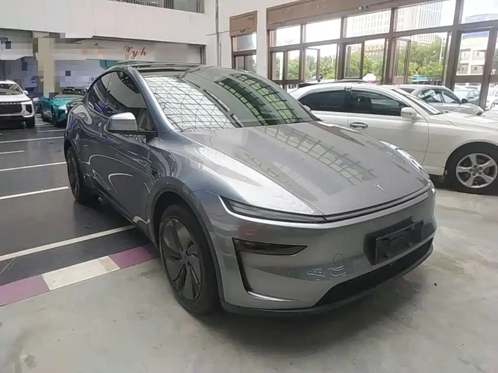 Tesla Model Y 2025
