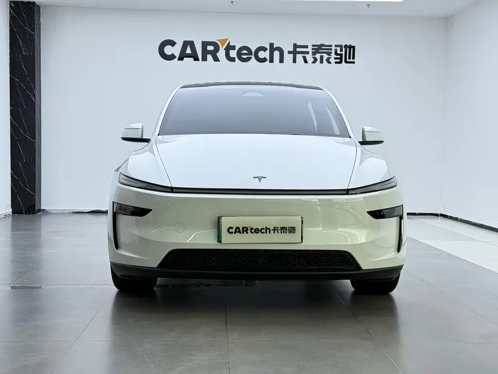 Tesla Model Y L 2026
