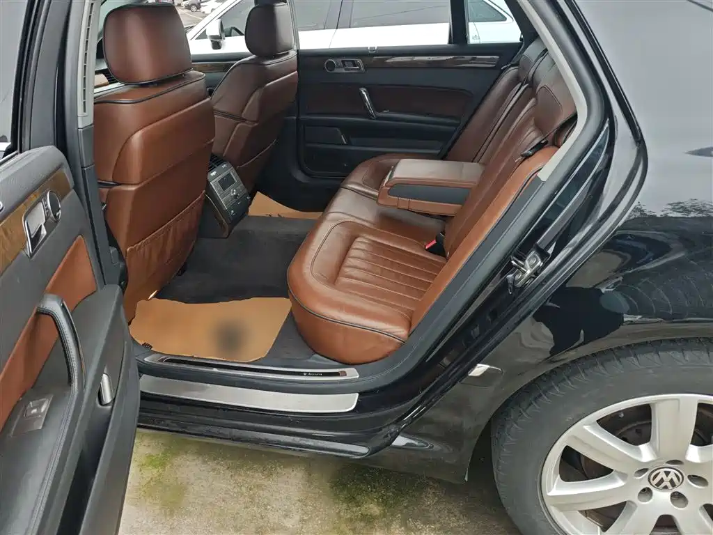 Volkswagen Phaeton 2015 — фото 17