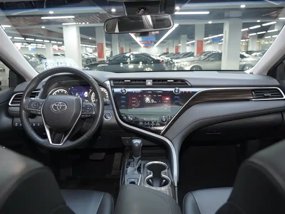 Toyota Camry 2020 — фото 7