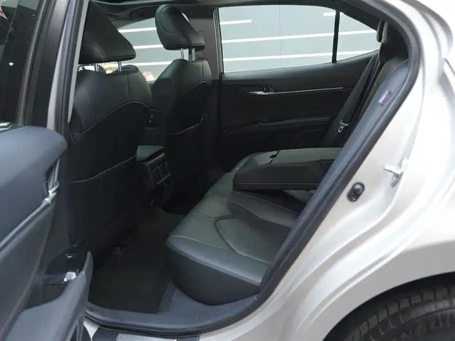 Toyota Camry 2020 — фото 15