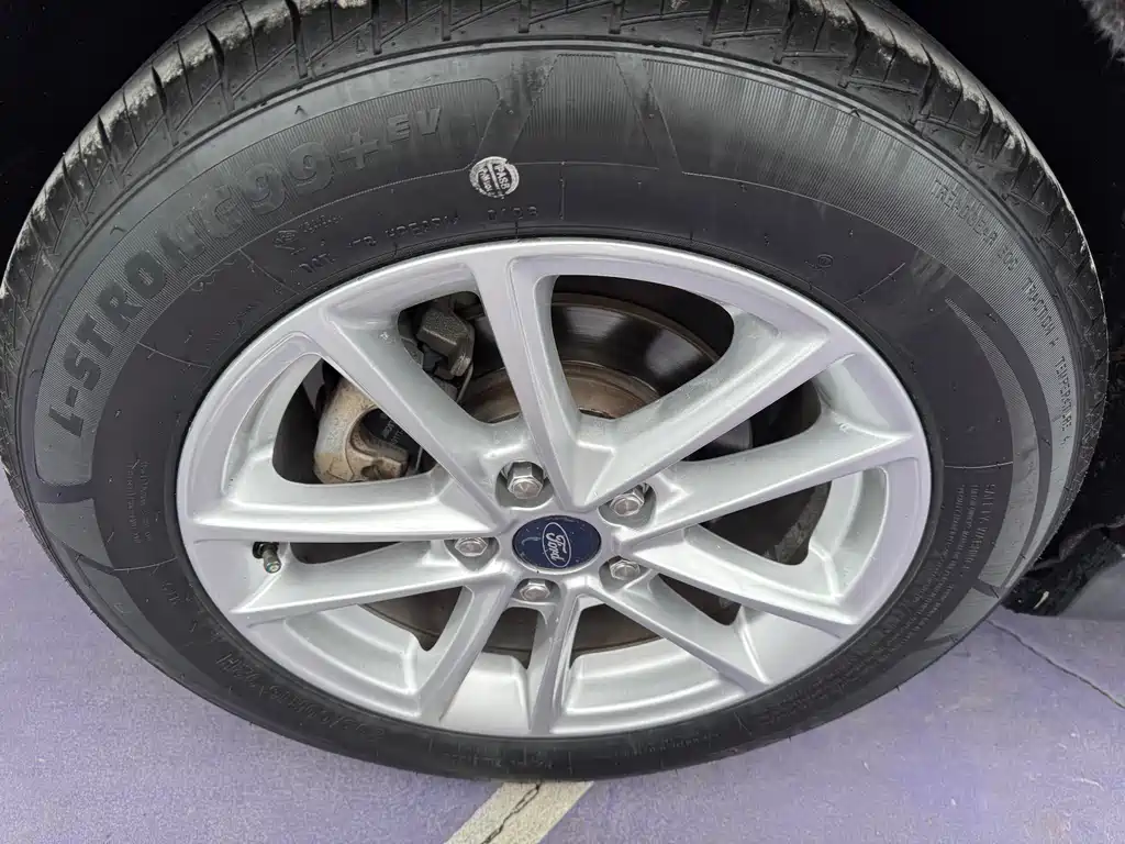 Ford Focus 2016 — фото 12