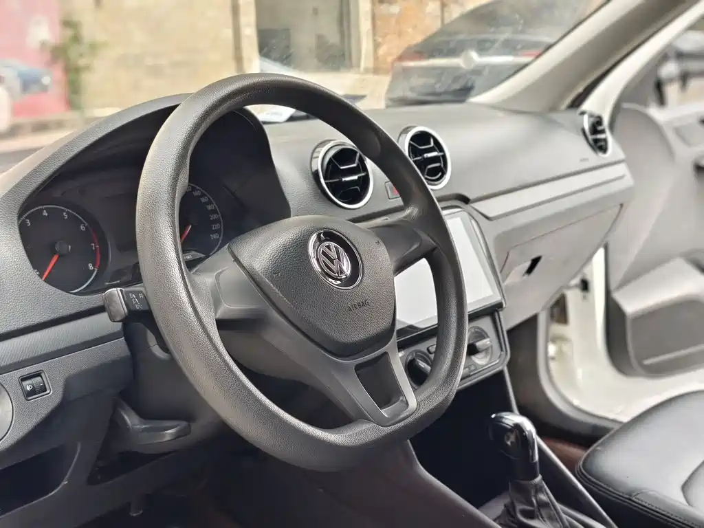 Volkswagen Jetta 2019 — фото 11