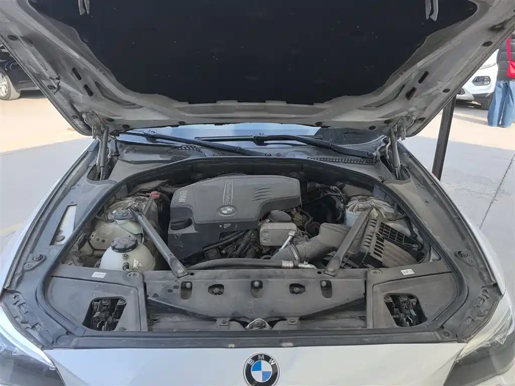 BMW 5 Series 2017 — фото 17