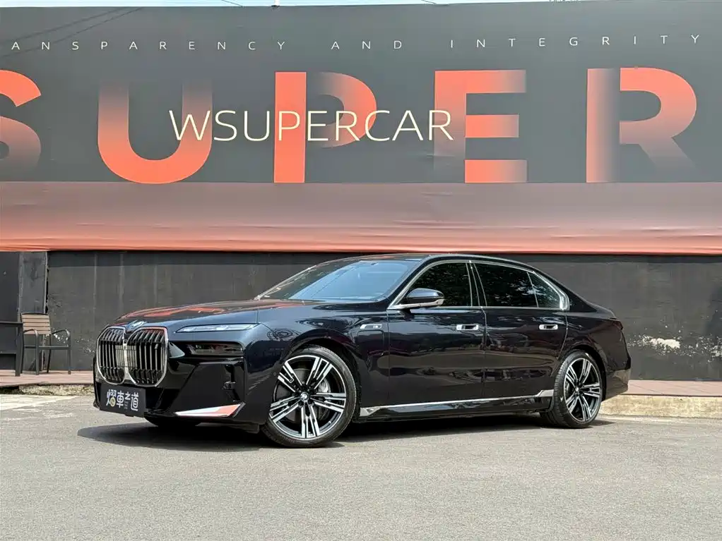 BMW i7 2025