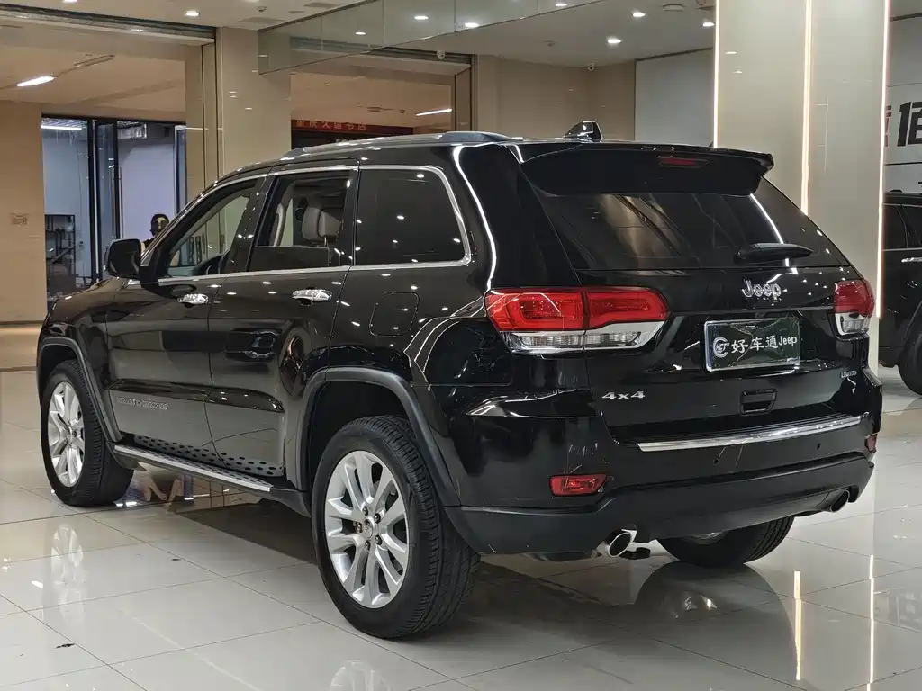 Jeep Grand Cherokee 2020 — фото 17