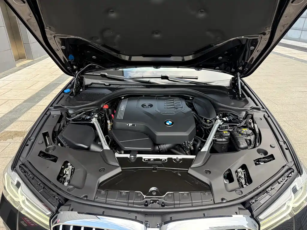 BMW 5 Series 2022 — фото 11