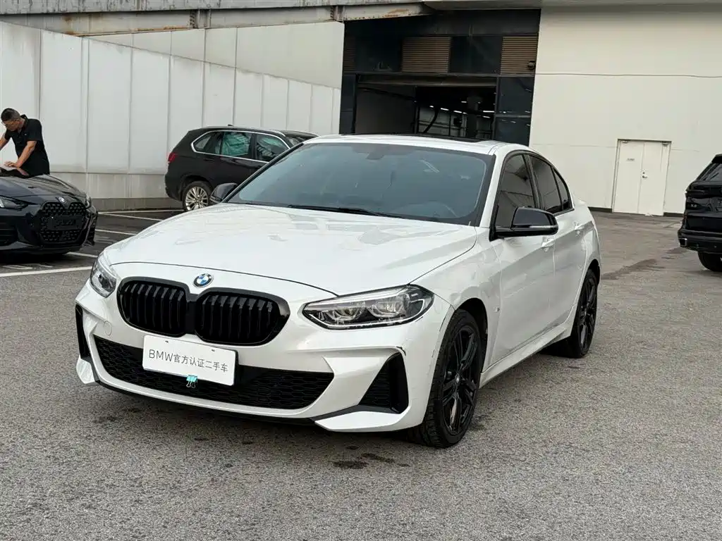 BMW 1 Series 2023 — фото 1