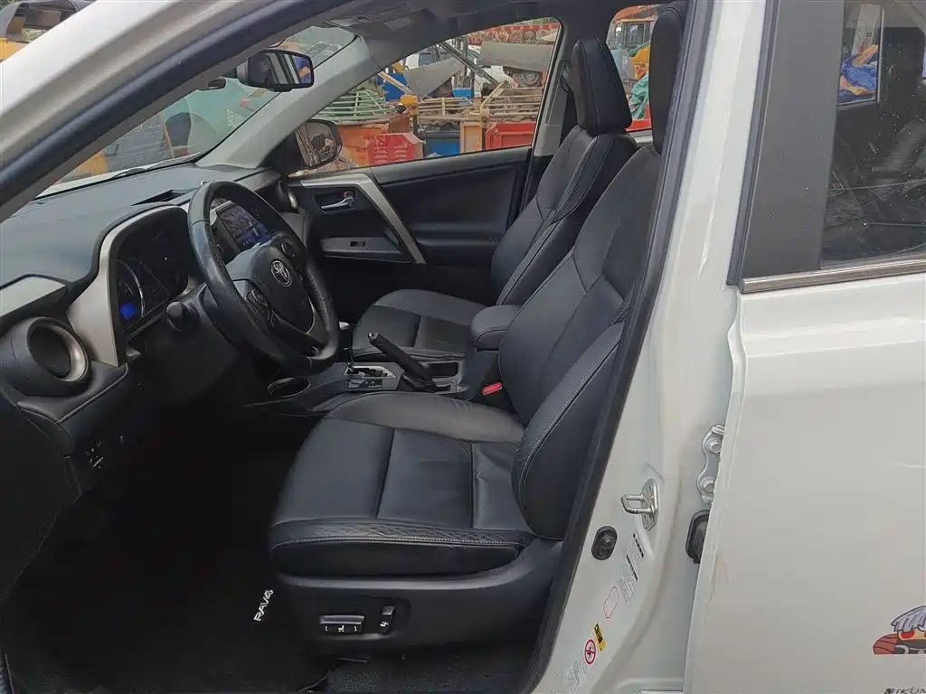 Toyota RAV4 2014 — фото 11