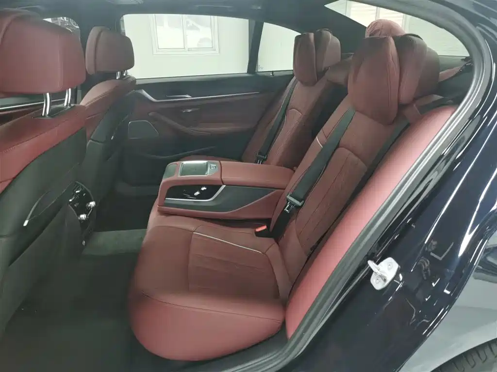 BMW 5 Series 2023 — фото 17