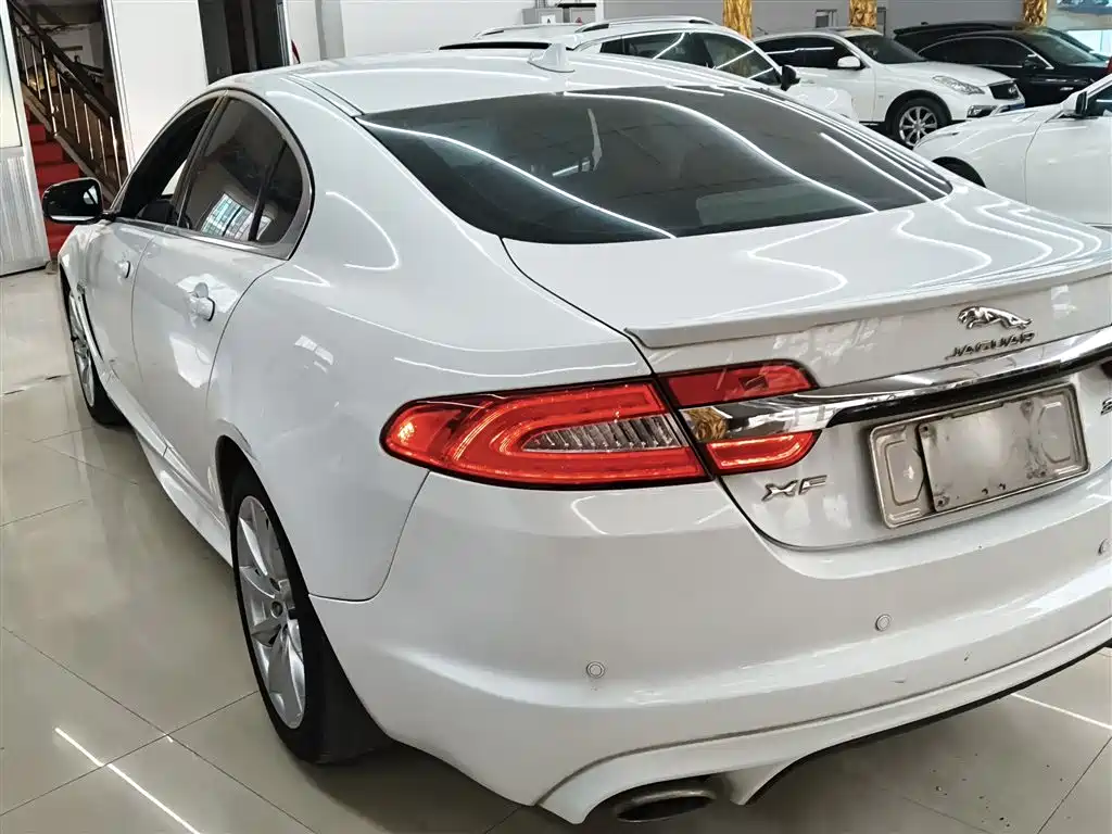 Jaguar XF 2014 — фото 23