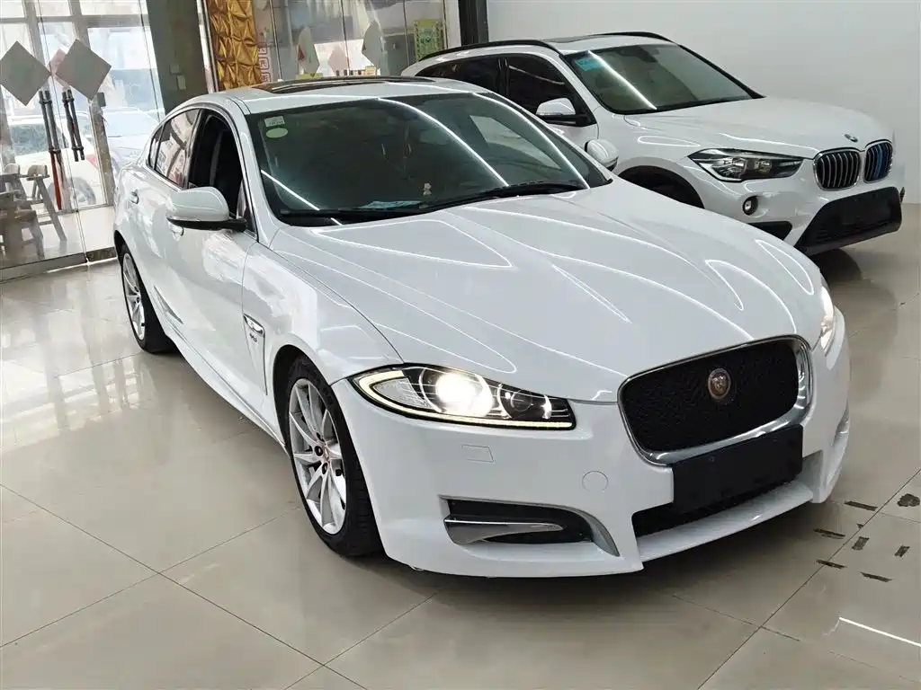 Jaguar XF 2014 — фото 22
