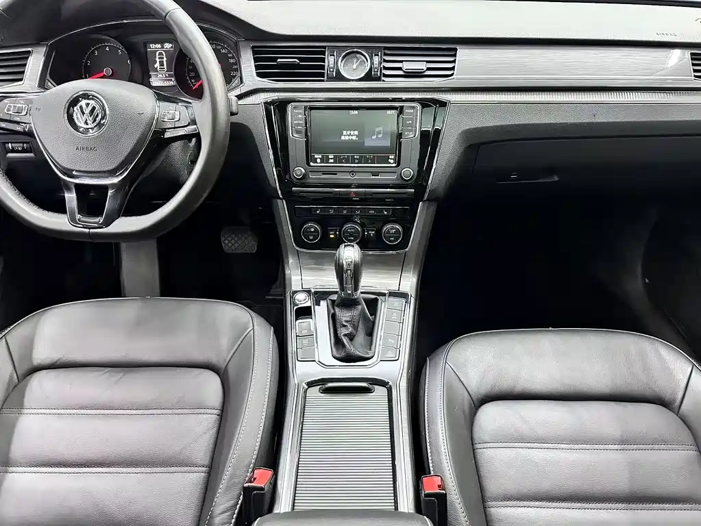 Volkswagen Passat 2017 — фото 19