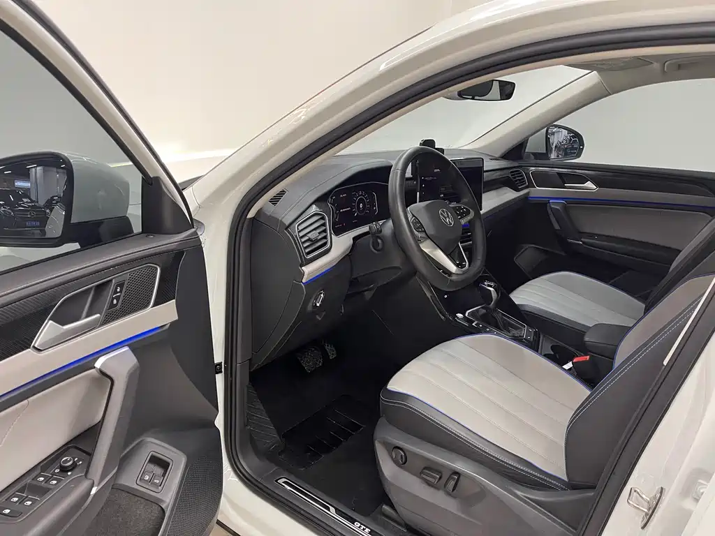 Volkswagen GTE PHEV 2023 — фото 4