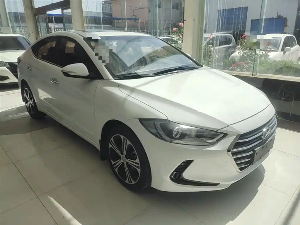 Hyundai Elantra 2019 — фото 4