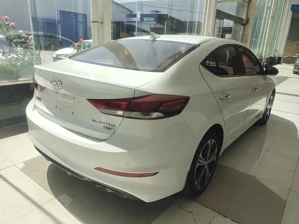 Hyundai Elantra 2019 — фото 7