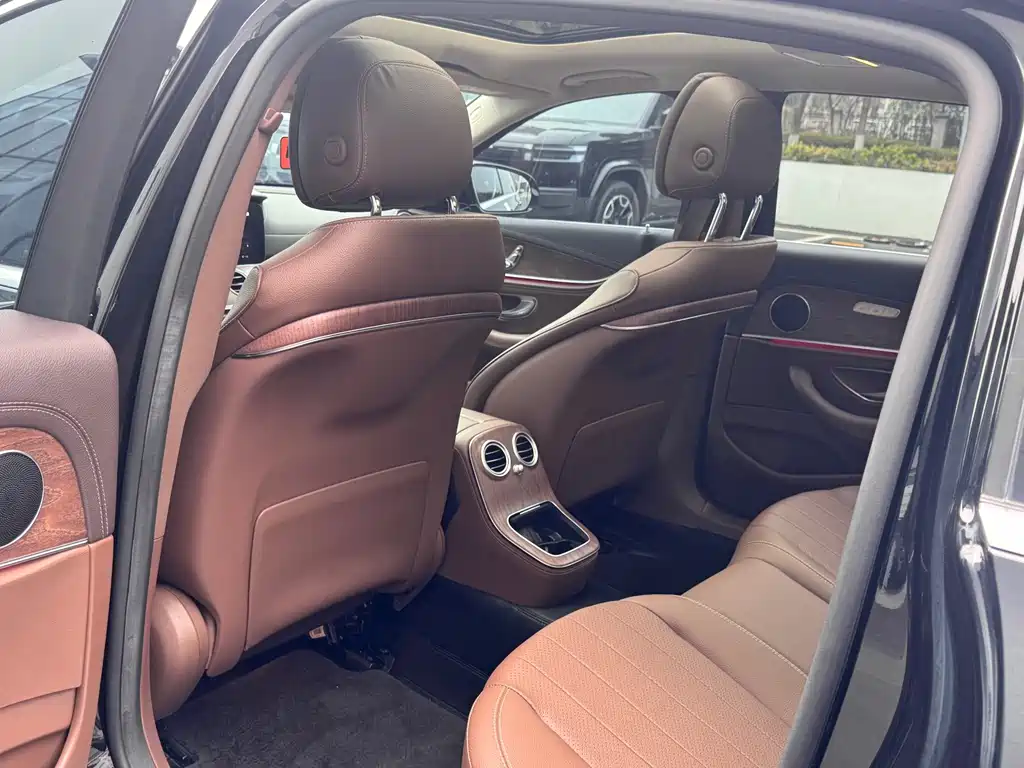 Mercedes-Benz E-Class 2022 — фото 13