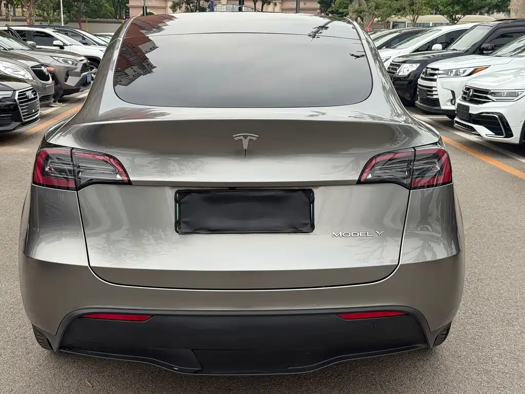 Tesla Model Y 2023 — фото 12