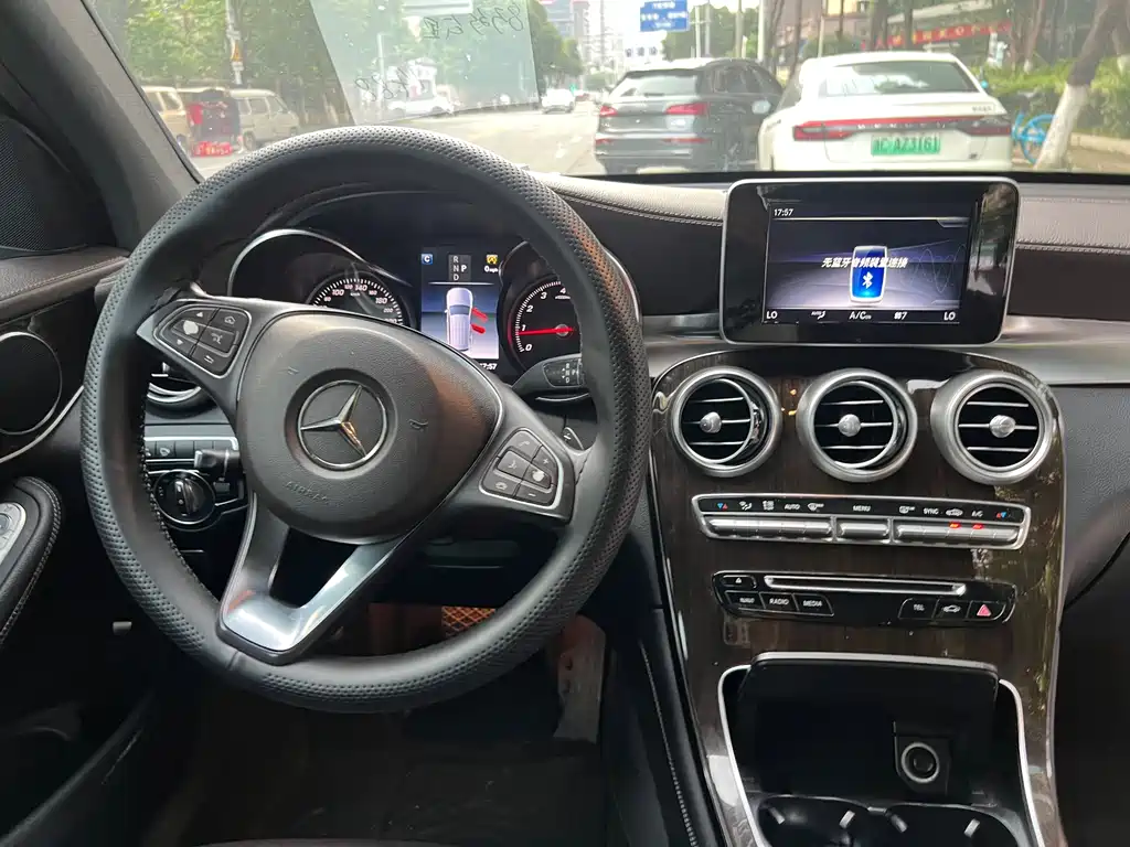 Mercedes-Benz GLC 2018 — фото 25