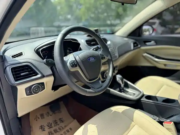 Ford Escort 2015