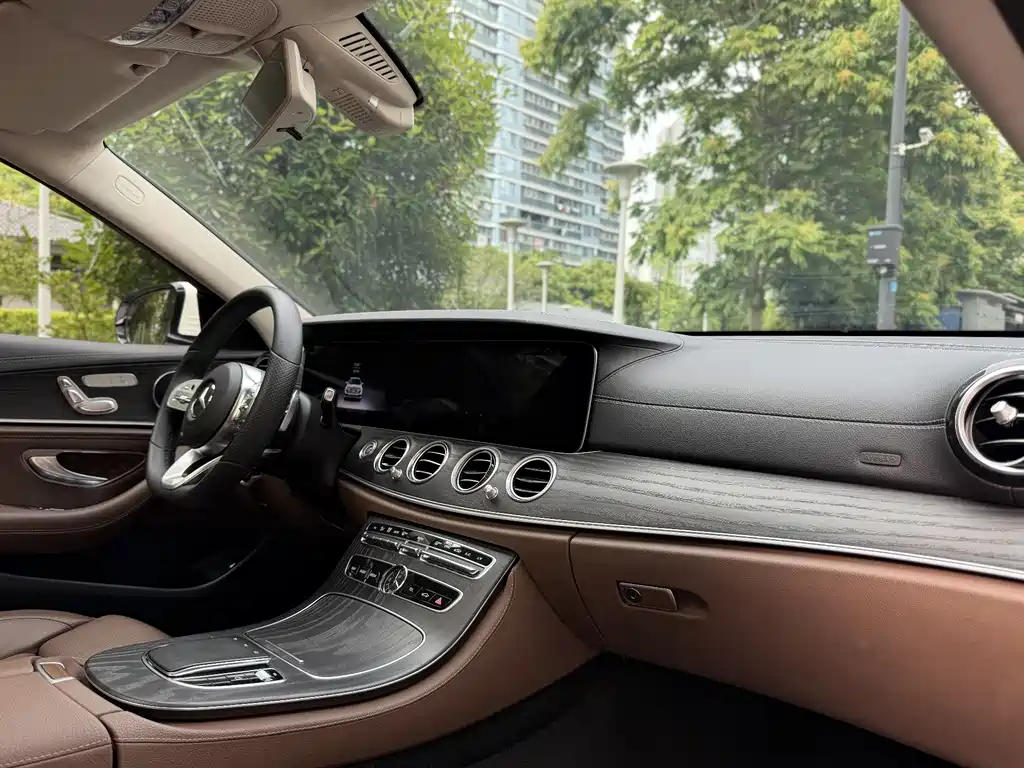 Mercedes-Benz E-Class 2020 — фото 17