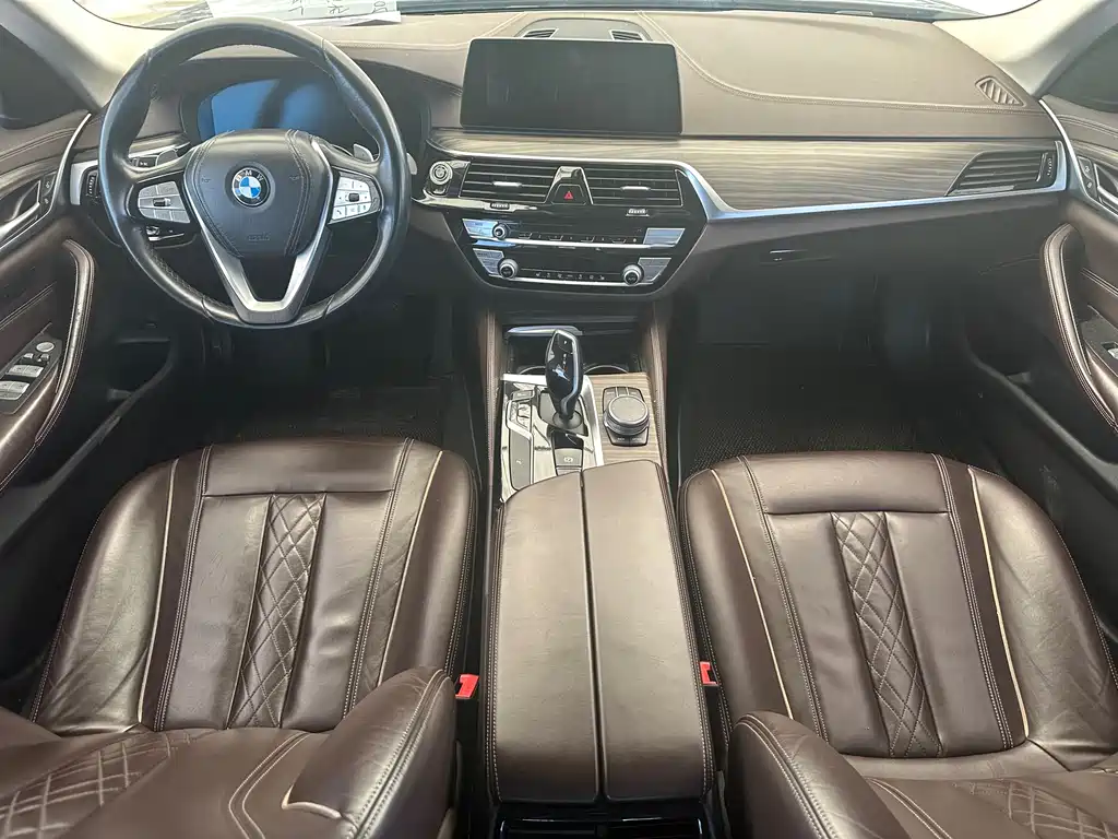 BMW 5 Series 2021 — фото 23