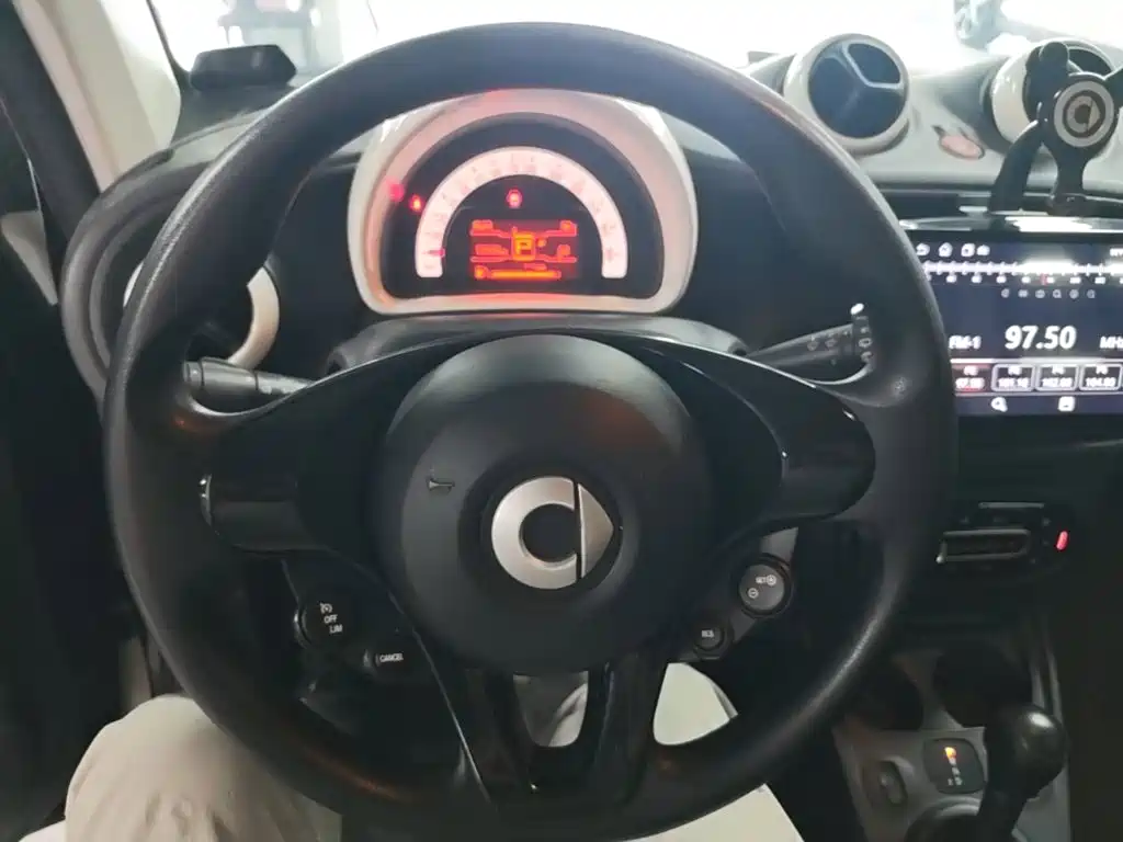 smart fortwo 2016 — фото 11