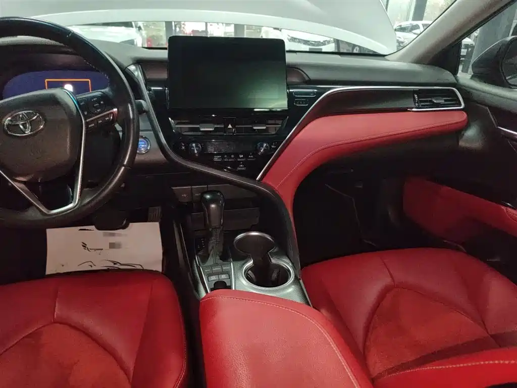Toyota Camry 2022 — фото 13