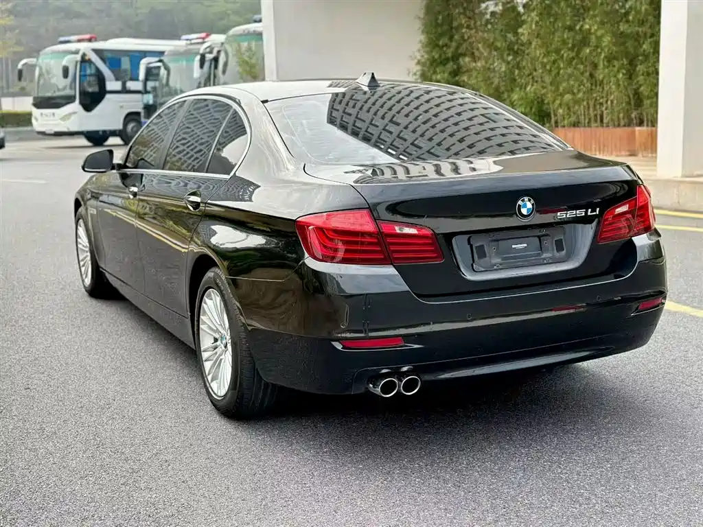 BMW 5 Series 2016 — фото 24