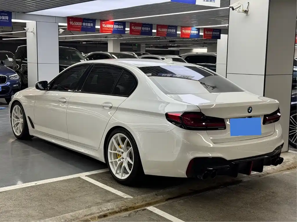 BMW 5 Series 2018 — фото 13