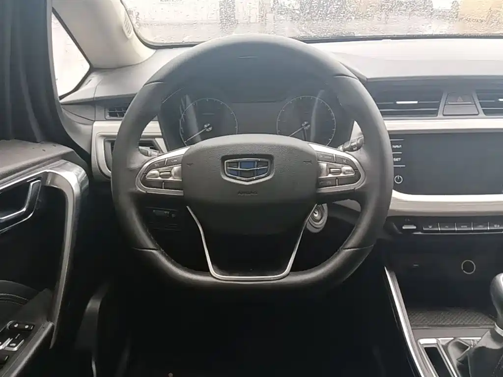 Geely Vision X3 2021 — фото 11