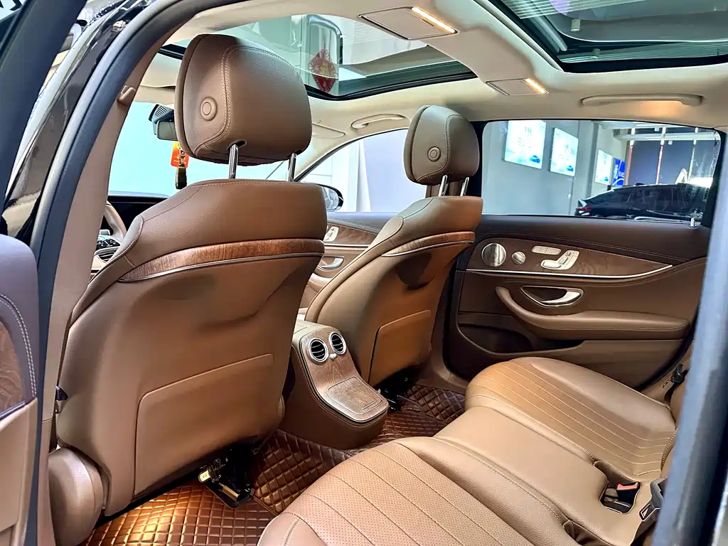 Mercedes-Benz E-Class 2023 — фото 9