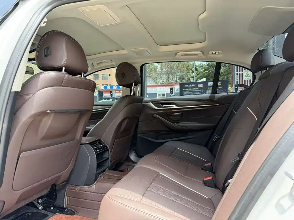 BMW 5 Series 2021 — фото 15