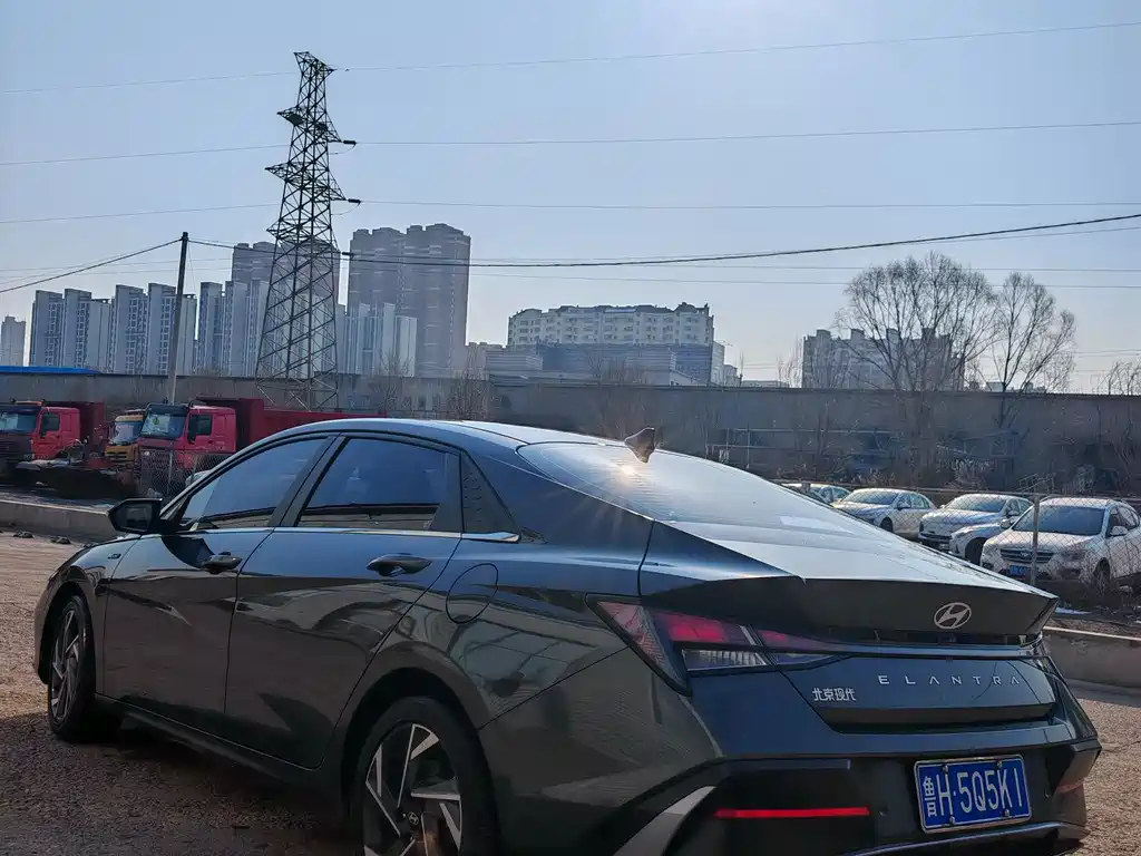 Hyundai Elantra 2023 — фото 10