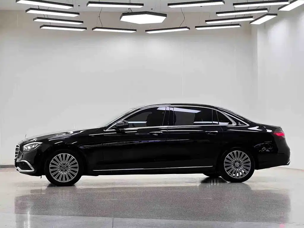 Mercedes-Benz E-Class 2023 — фото 29