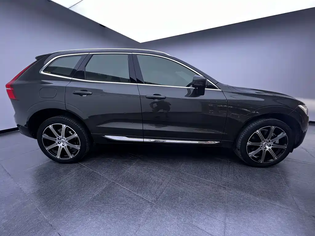 Volvo XC60 Plug-In Hybrid 2020 — фото 6
