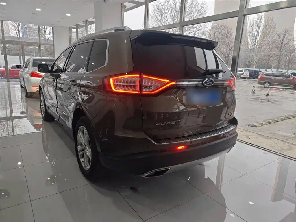 Ford Edge 2016 — фото 23