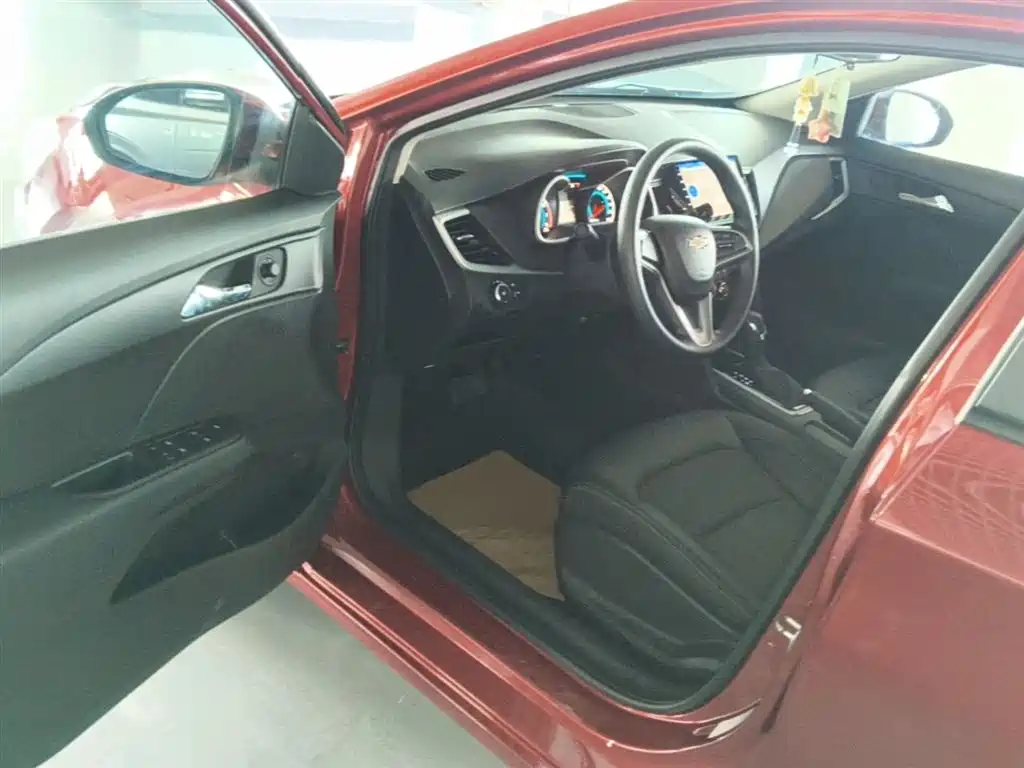 Chevrolet Cavalier 2018 — фото 16