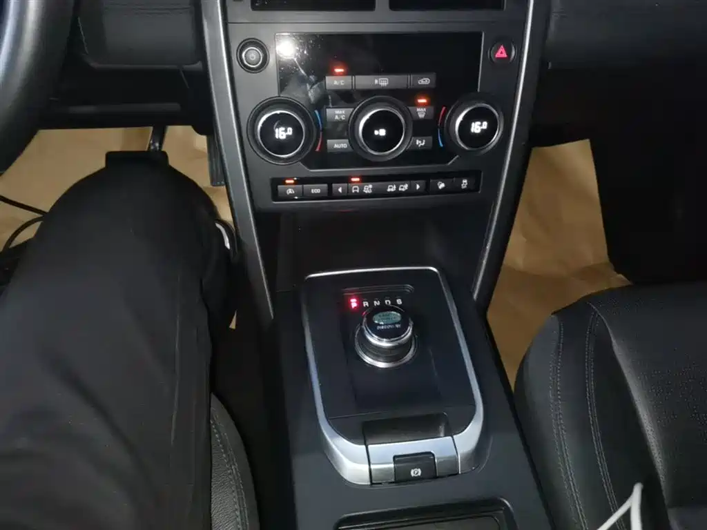 Land Rover Discovery Sport 2017 — фото 14
