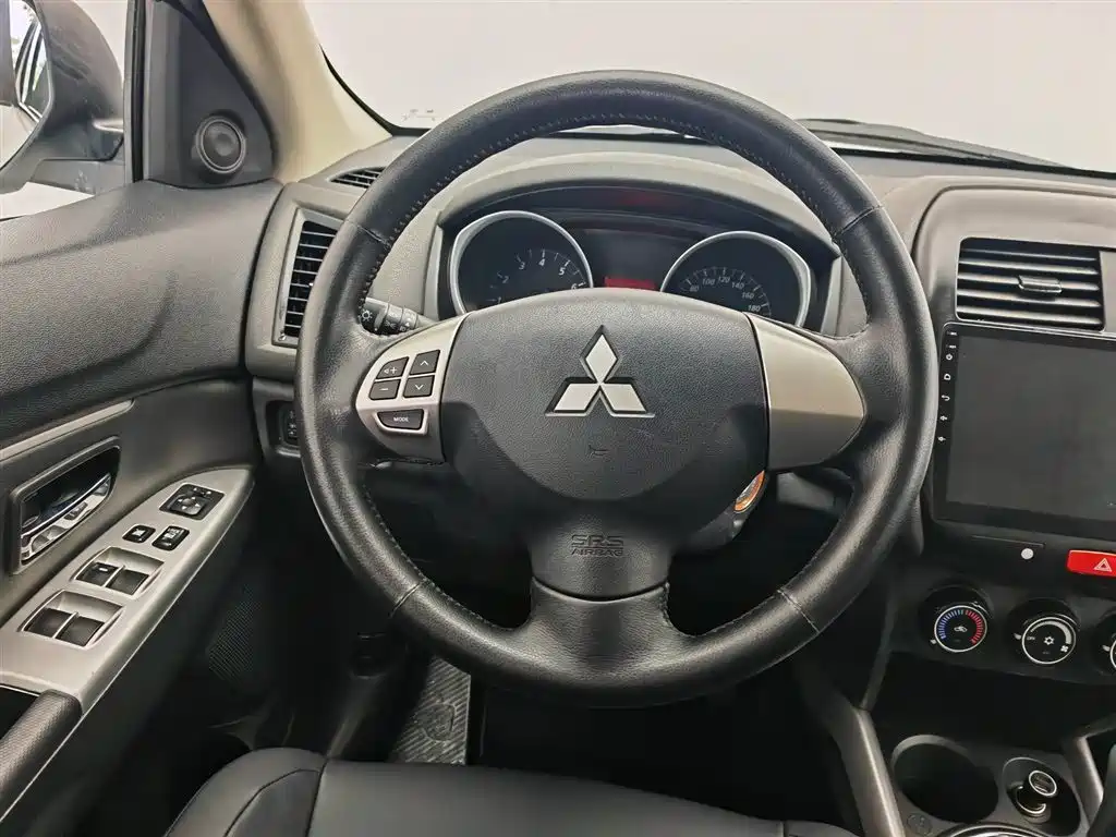 Mitsubishi ASX 2017 — фото 11