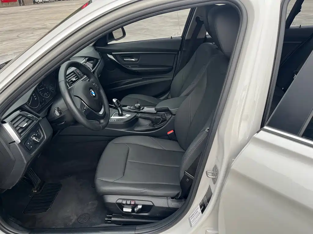BMW 3 Series 2017 — фото 12