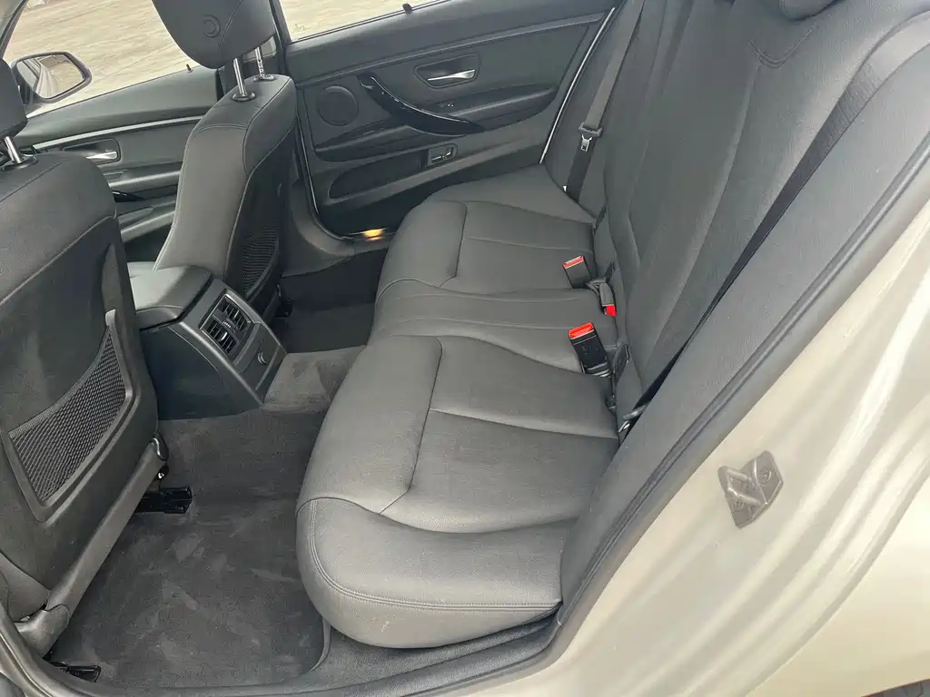 BMW 3 Series 2017 — фото 15