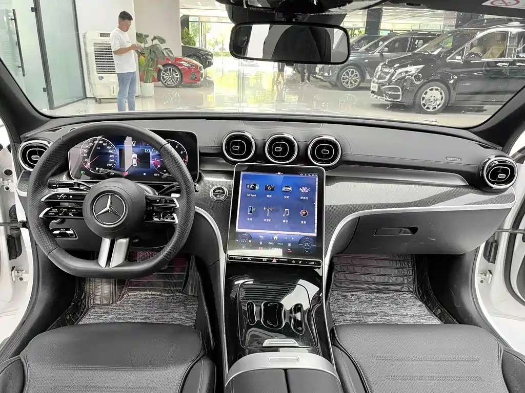 Mercedes-Benz C-Class 2023 — фото 4