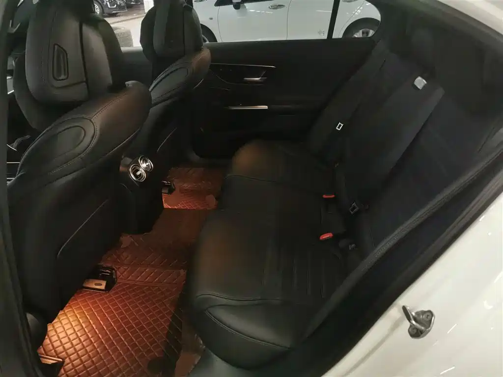 Mercedes-Benz C-Class 2023 — фото 17