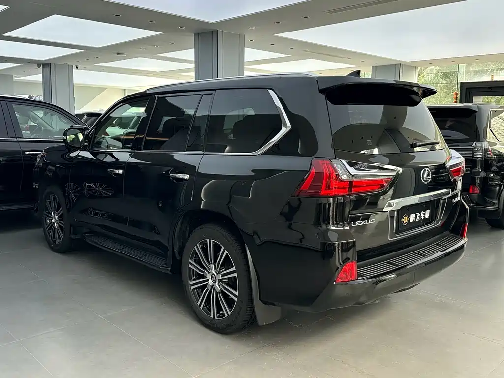 Lexus LX 2018 — фото 22
