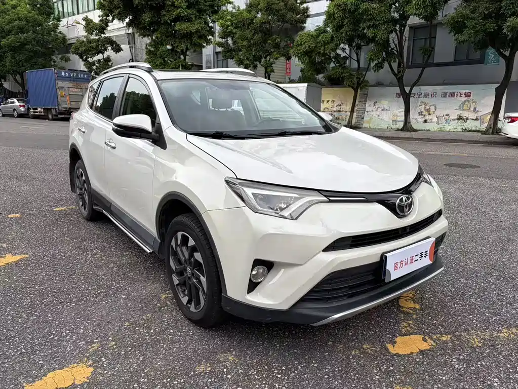 Toyota RAV4 2017 — фото 3