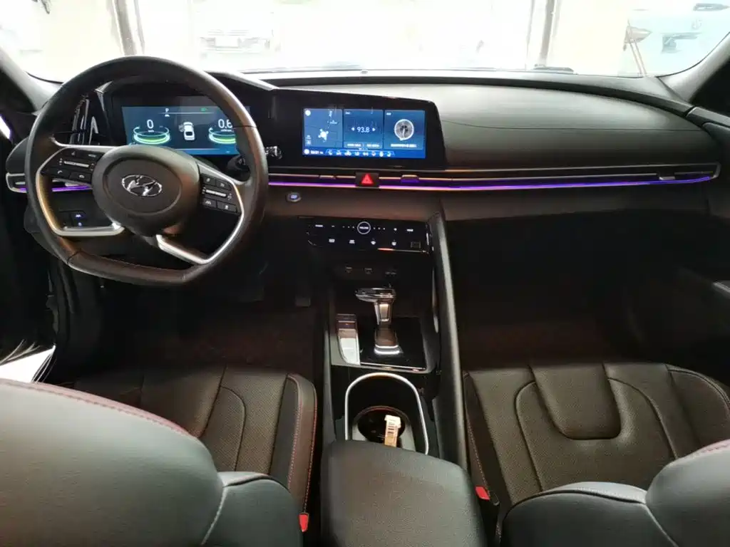 Hyundai Elantra 2022 — фото 10