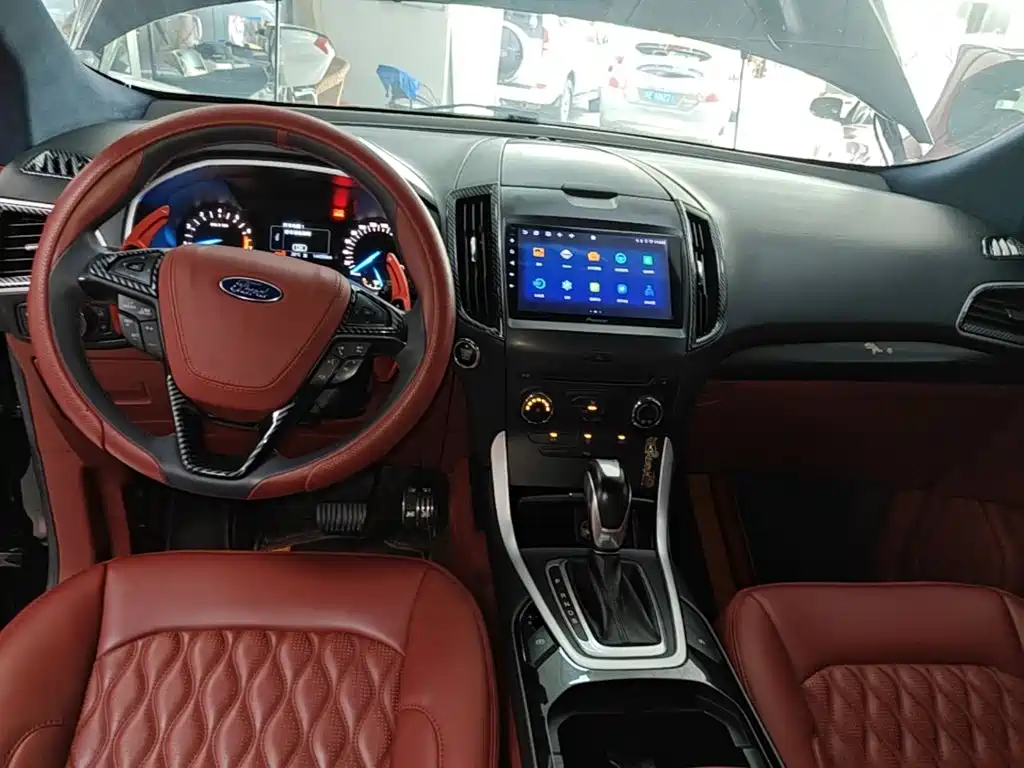 Ford Edge 2018 — фото 10